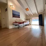 Shangri La - Two Bedroom Mansard Daire Brescia
